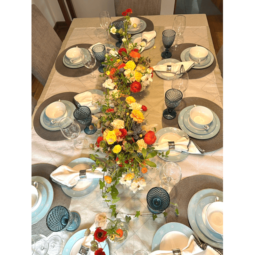 Pack 2 centros de mesa, 1 plinto alto, 2 floreros pequeños de vidrio