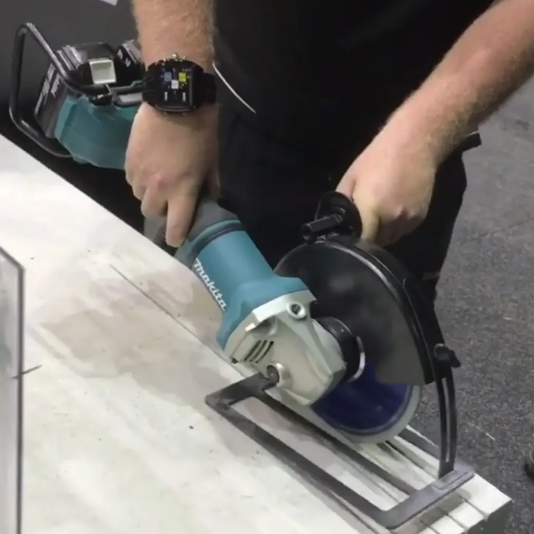 Esmeril Angular 7'' DGA700Z Makita 4