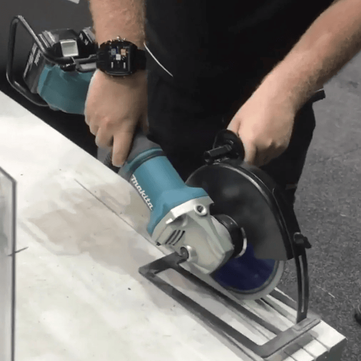 Esmeril Angular 7'' DGA700Z Makita 4