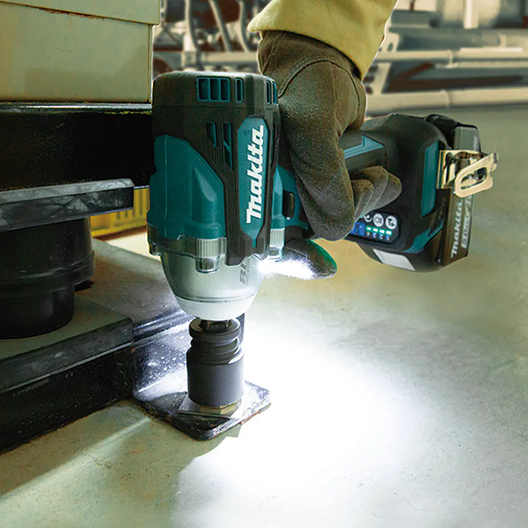 Llave de Impacto Inalámbrica 18V Batería + Cargador + Makpac DTW300RTJ Makita 4