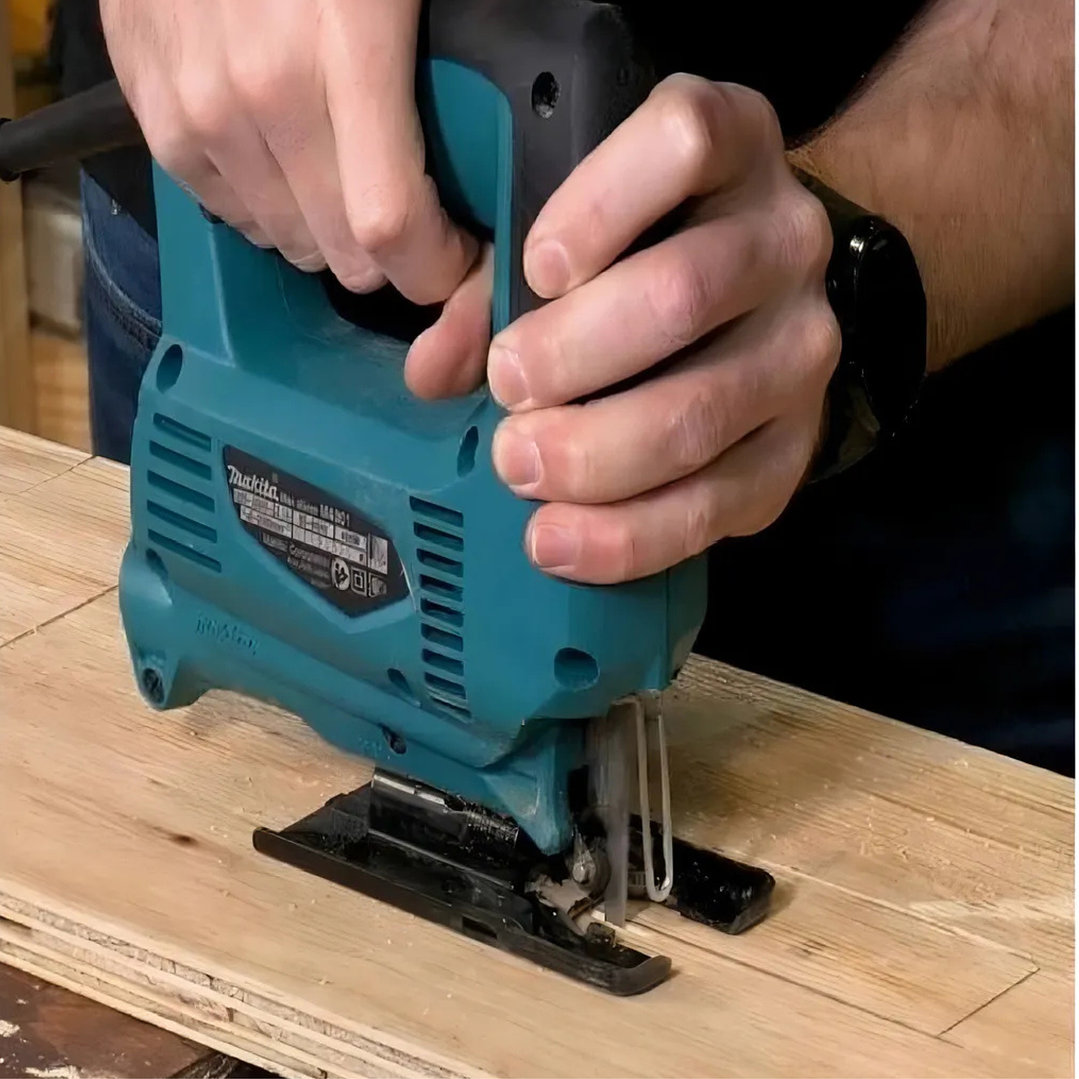 Sierra Caladora 450w M4301B Mt Makita 4