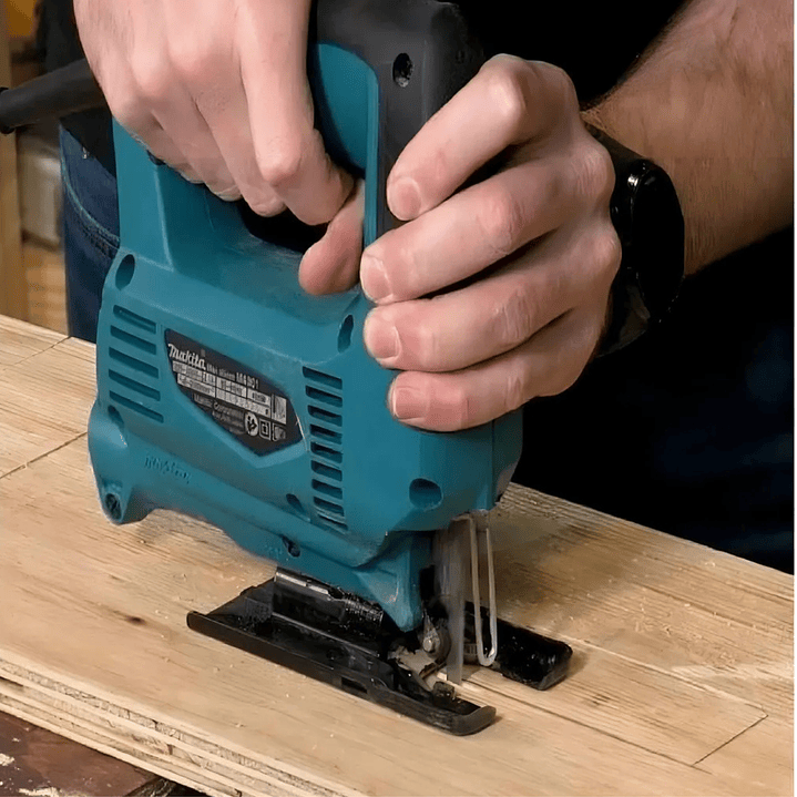 Sierra Caladora 450w M4301B Mt Makita 4