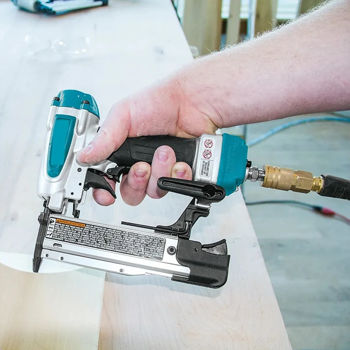 Clavadora Neumática 35mm 1.3/8'' Af353 Makita 3