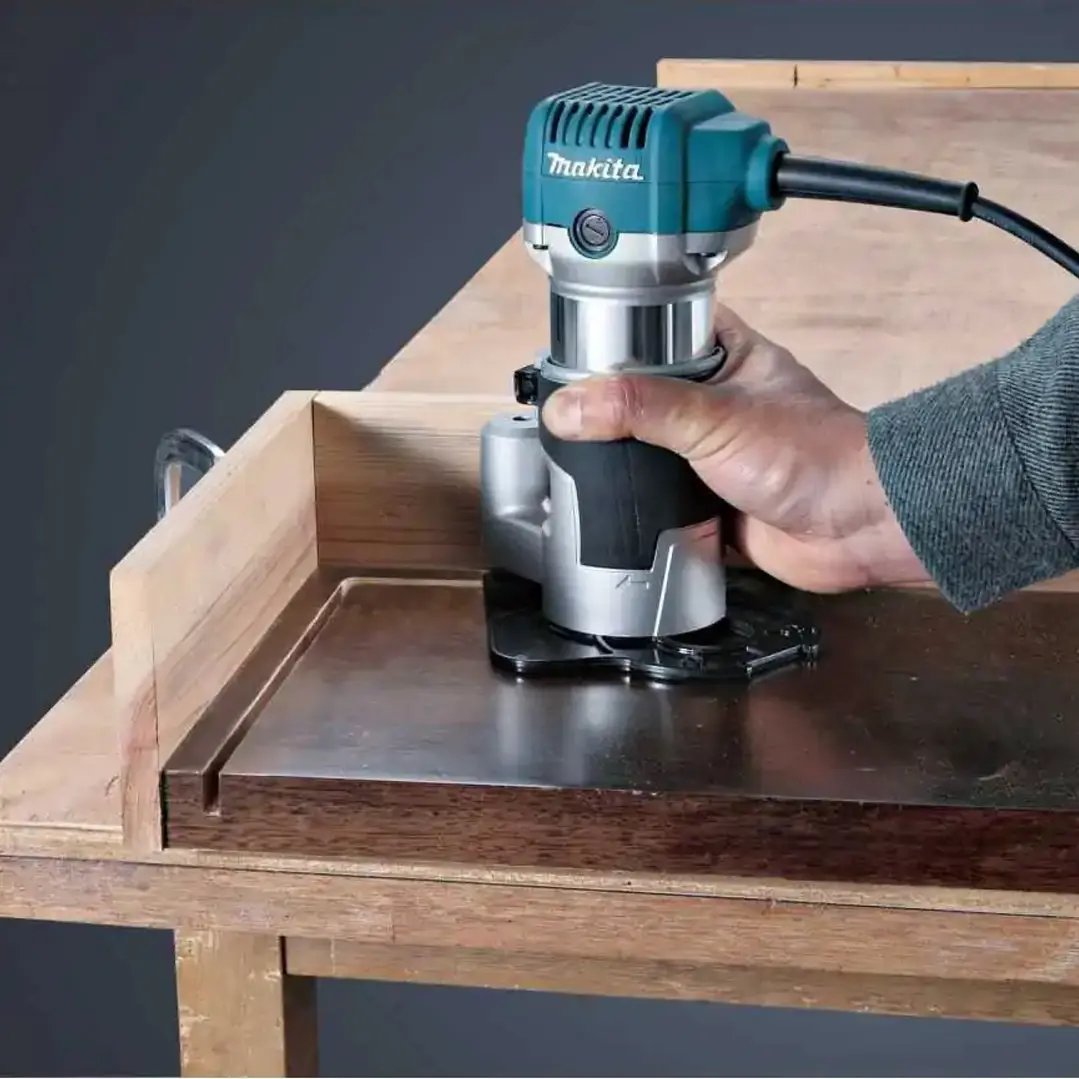 Recortadora c/base de Inclinacion 710w RT0700CX3 Makita 4