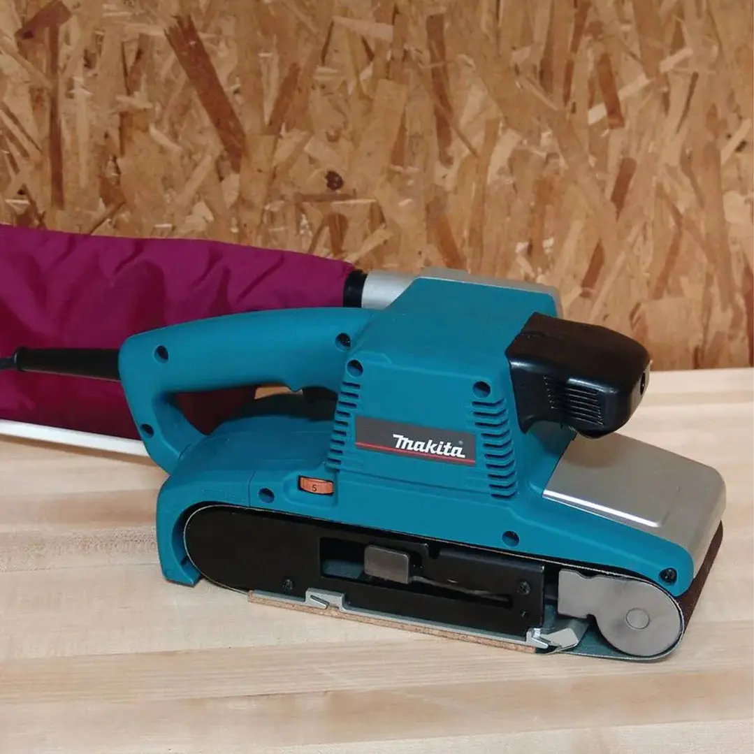 Lijadora de Banda 4 x 24 9404 1010W Makita 3