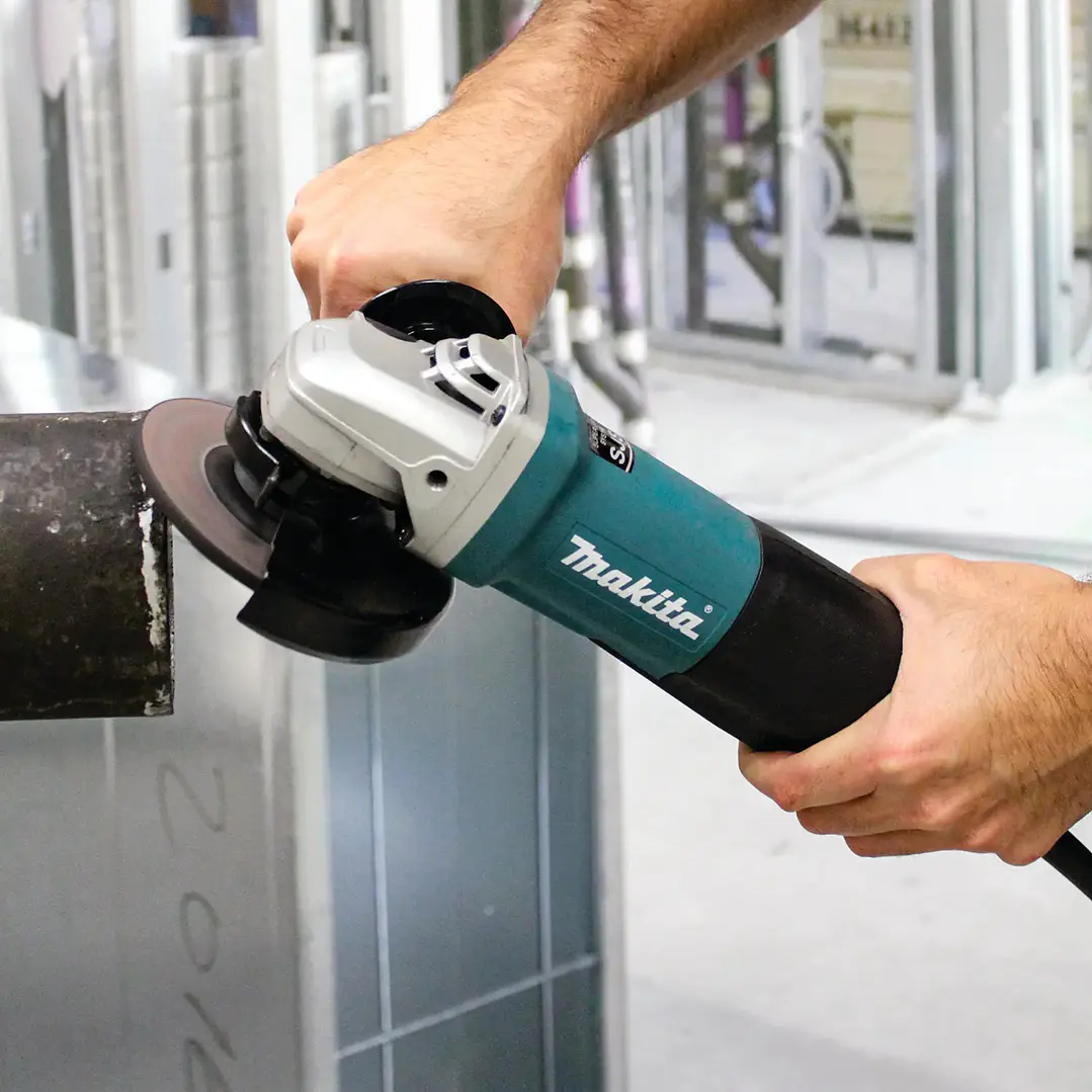Esmeril Angular 4 1-2 (115 Mm.) 1.400 W. 9564PC Makita 3