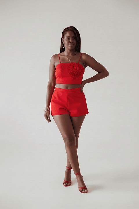 Conjunto Rojo Mujer Short y Crop Top con Flor 3D – Outfit Elegante y Trend