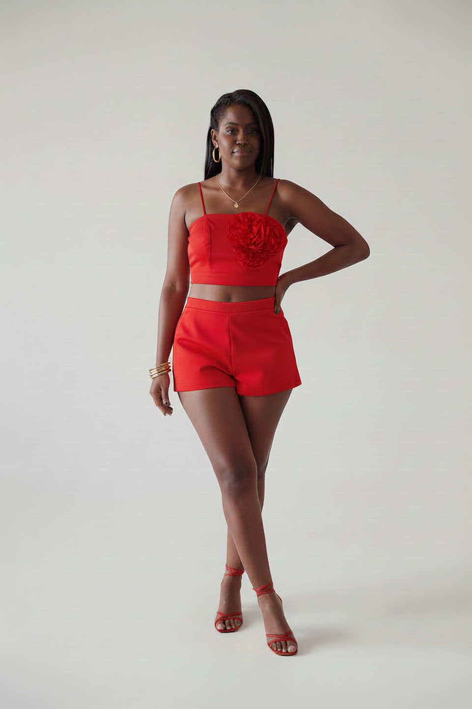 Conjunto Rojo Mujer Short y Crop Top con Flor 3D – Outfit Elegante y Trend 1