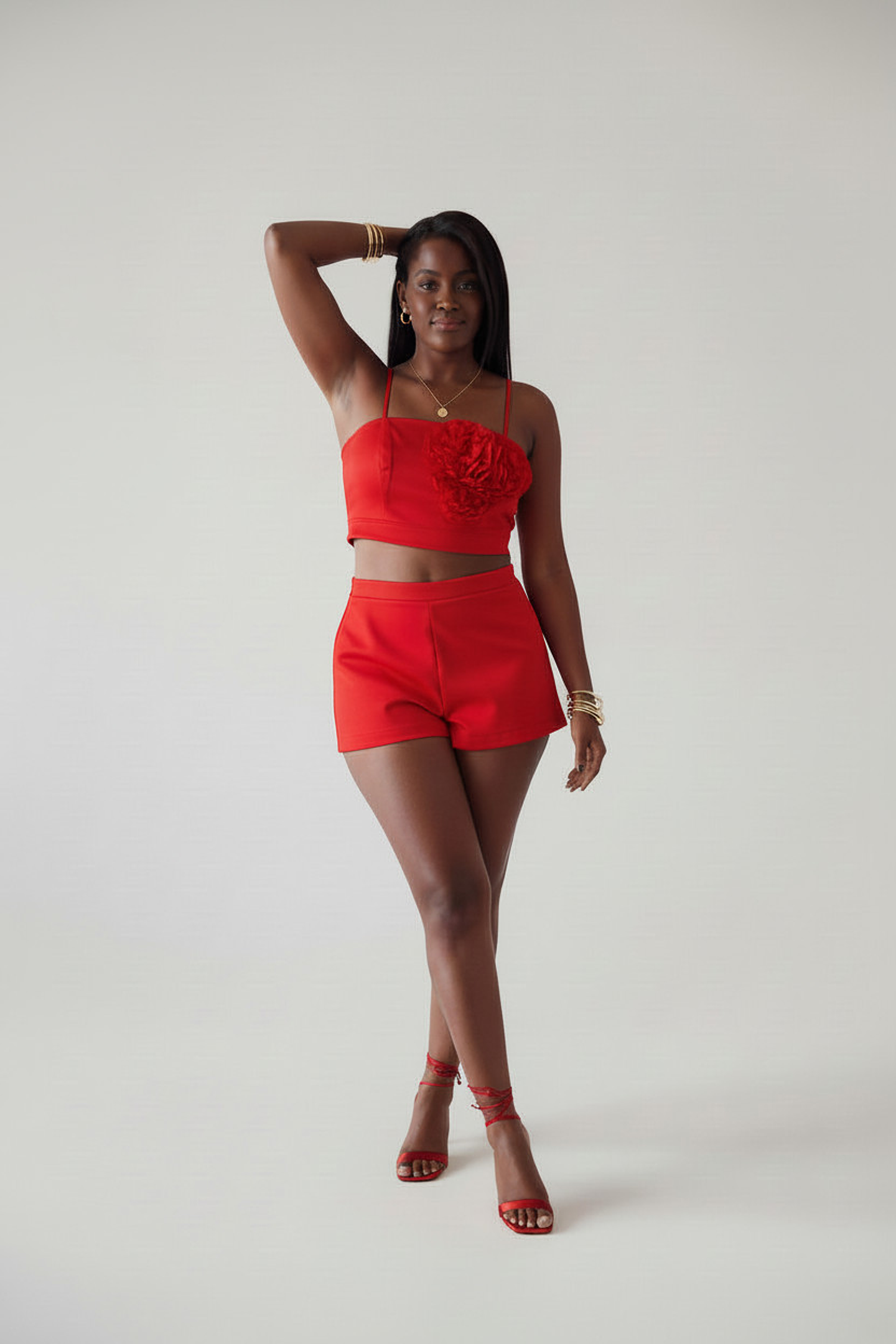 Conjunto Rojo Mujer Short y Crop Top con Flor 3D – Outfit Elegante y Trend 2