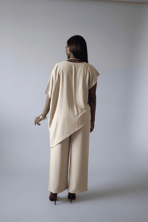 Conjunto Mujer Pantalón y Blusa Asimétrica Hoja Rota Beige – Outfit Elegante y Moderno