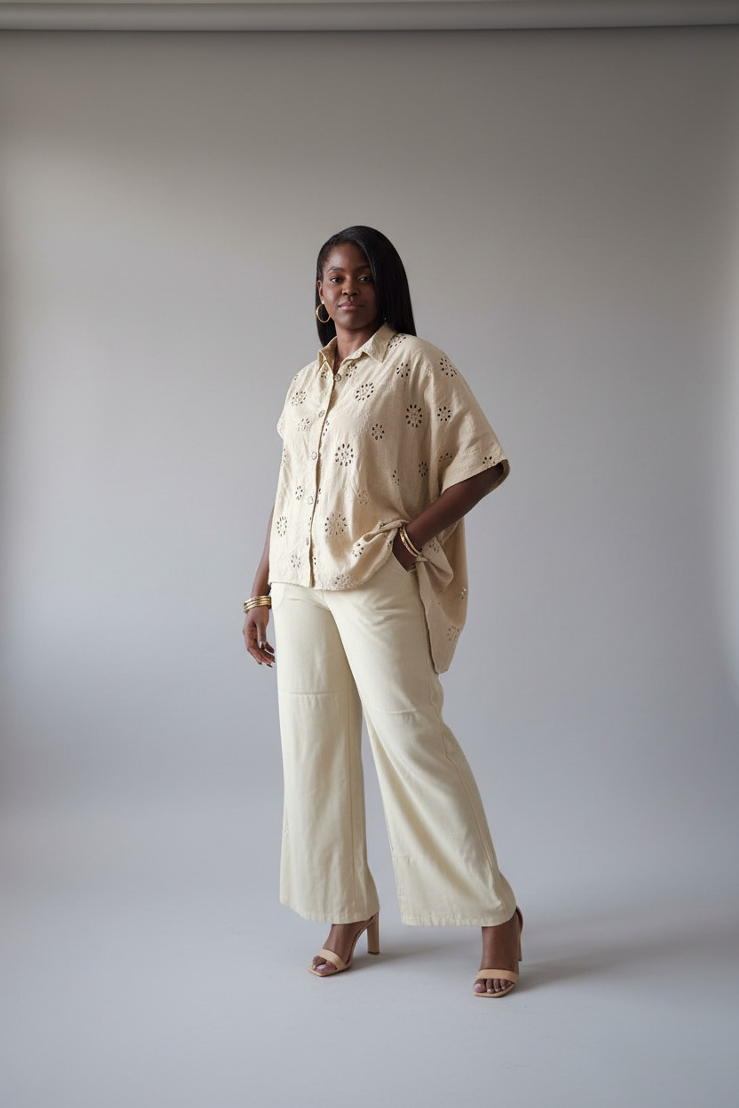 Conjunto Mujer Pantalón y Blusa Asimétrica Hoja Rota Beige – Outfit Elegante y Moderno 4