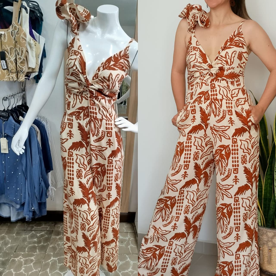 Enterizo Beige Mujer con Flores Café – Tirante Flor, Fresco y Elegante 1