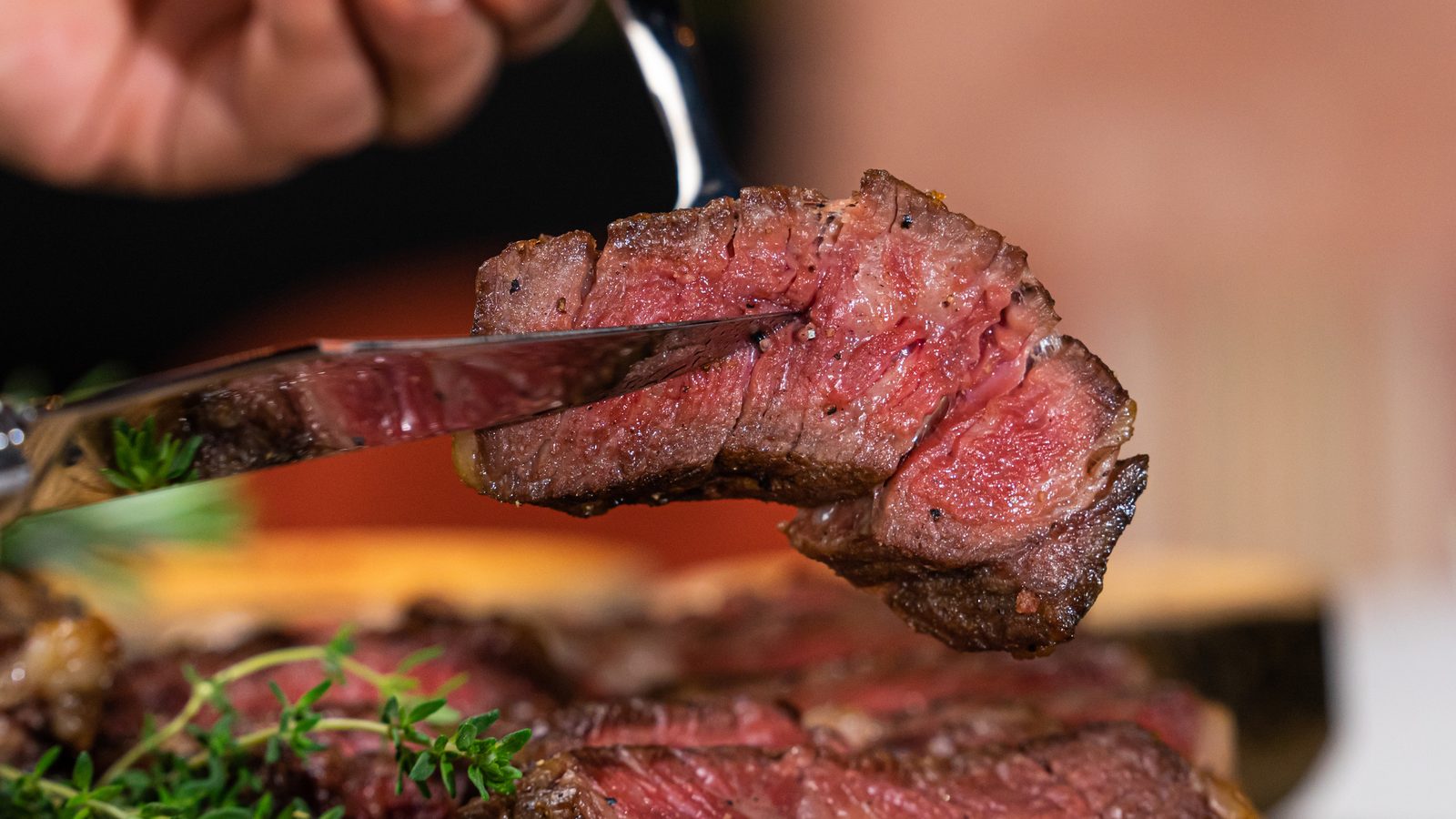Lomo vetado a la parrilla con pebre chileno