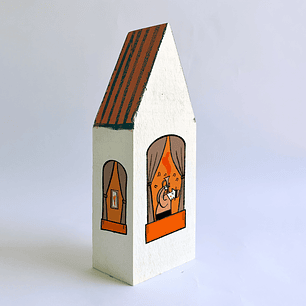 Casa Madera Techo Naranja