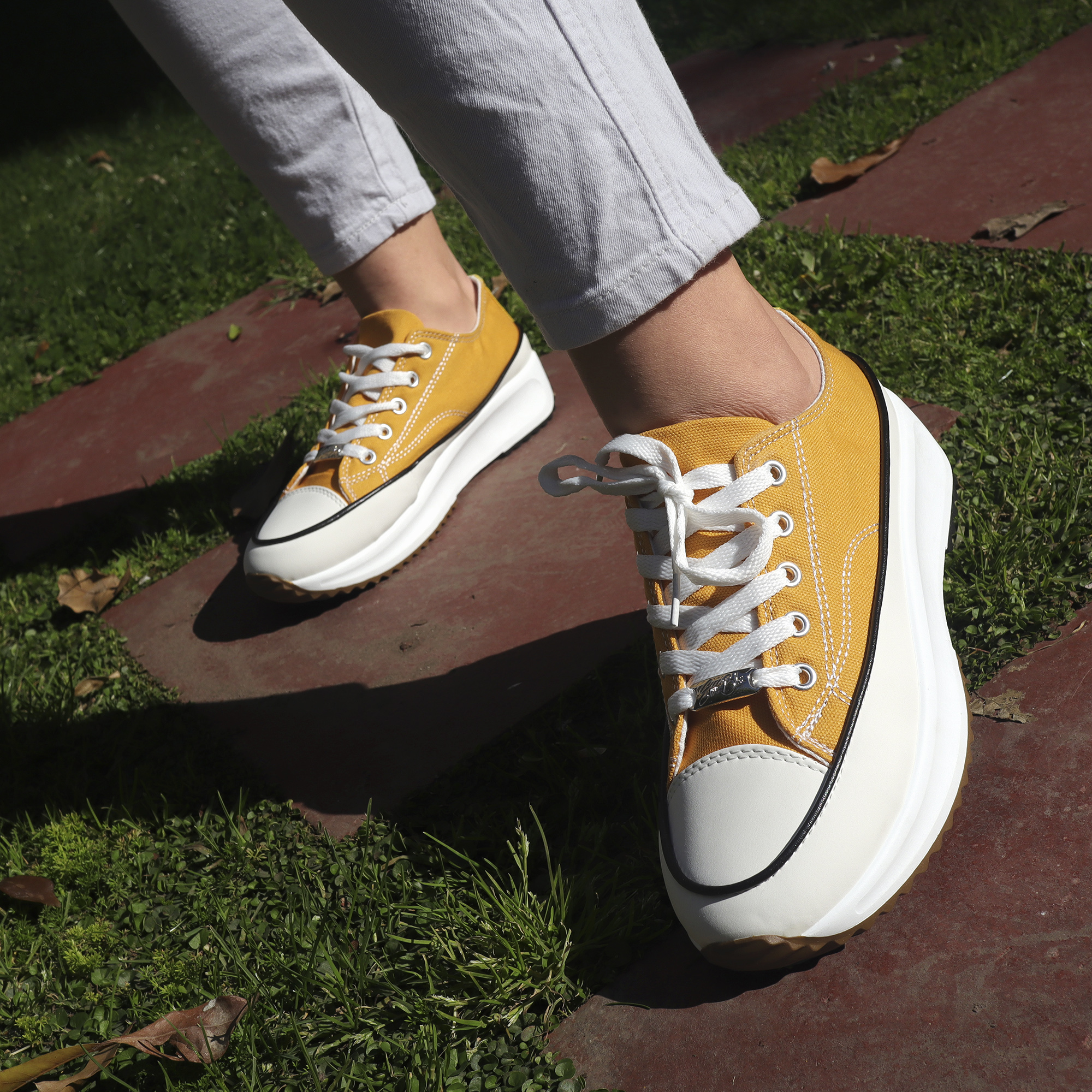 Zapatilla Lona Con Caña Negro Unisex