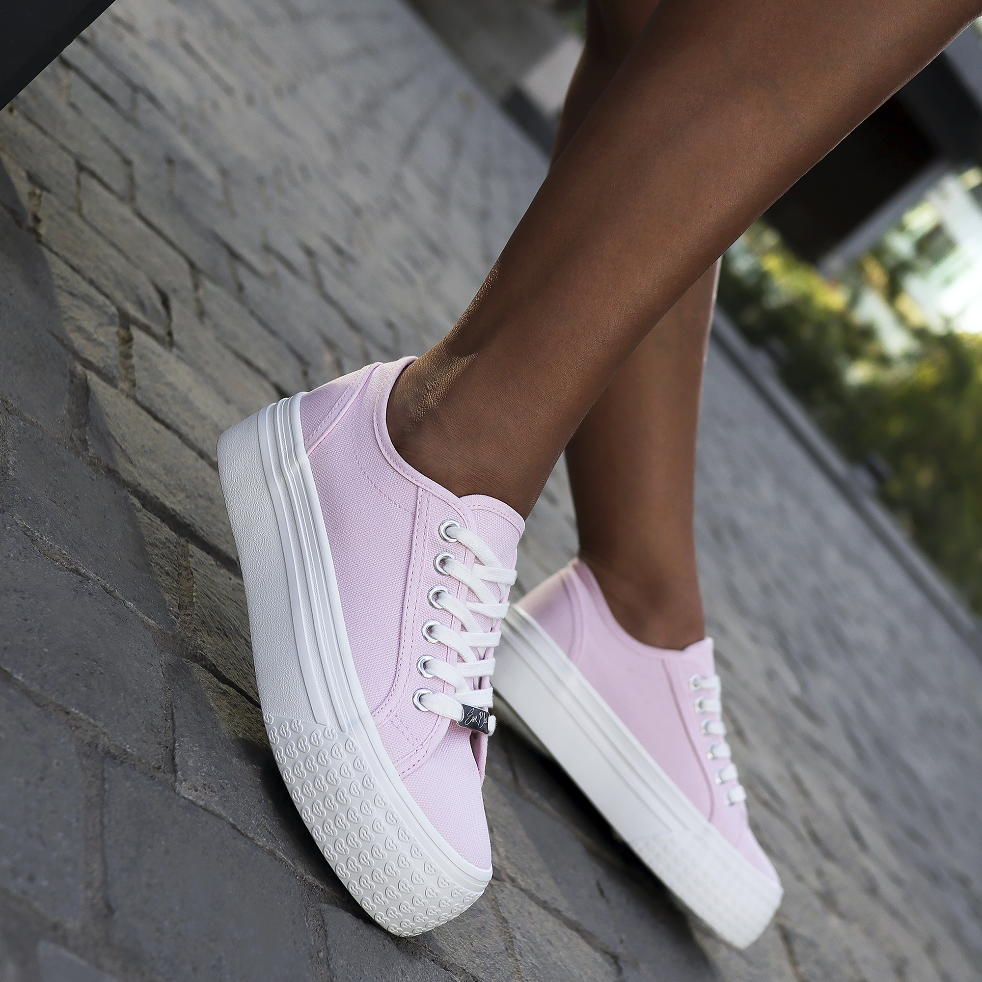 Zapatillas de Lona para Mujer con Plataforma y Bordado Floral 7591