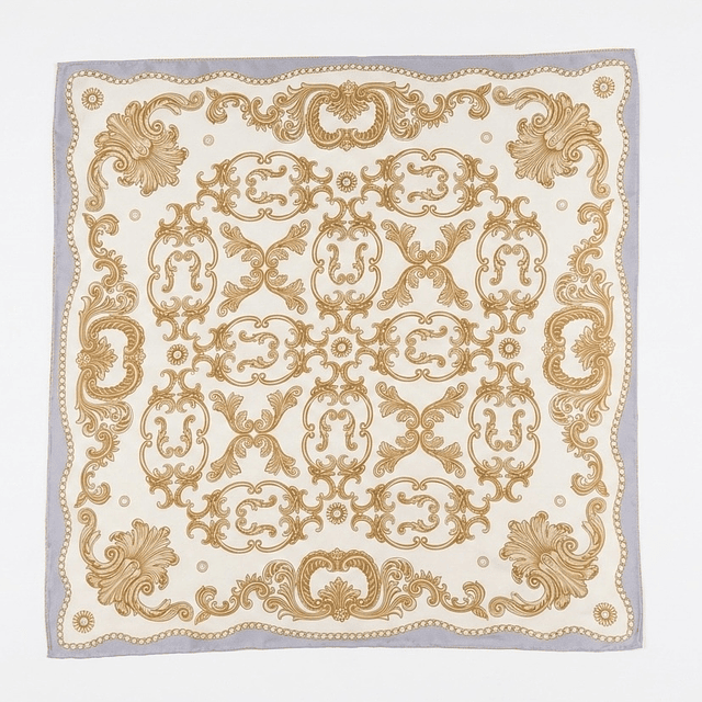 Pañoleta arabescos marfil  