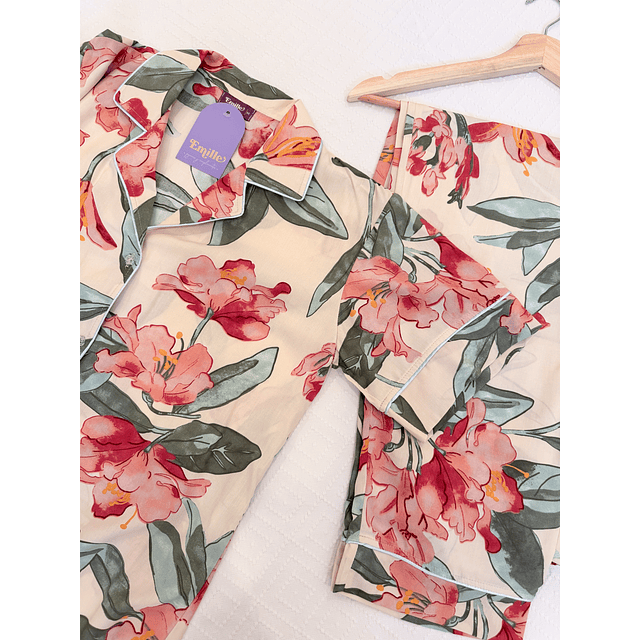 Flores rojas sobre crema - Manga corta y pantalón (rayón)