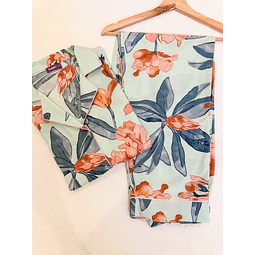 Flores curuba sobre menta - Manga corta y pantalón (rayón)
