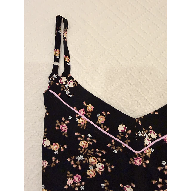 Rositas sobre negro - tiras y short (rayón)