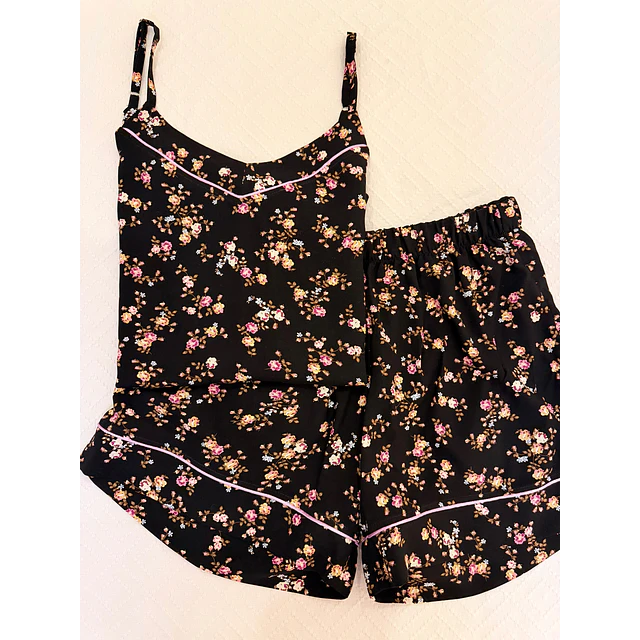 Rositas sobre negro - tiras y short (rayón)