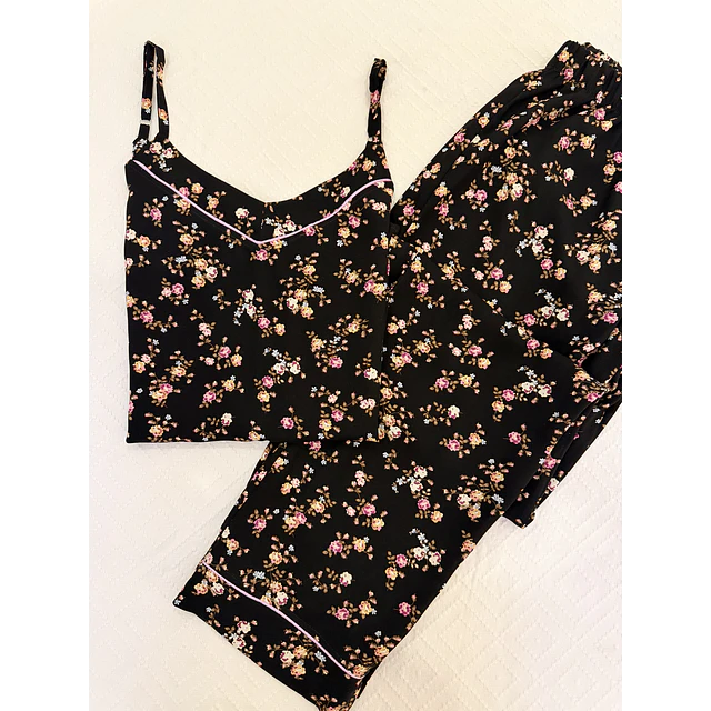 Rositas sobre negro - tiras y pantalón (rayón)