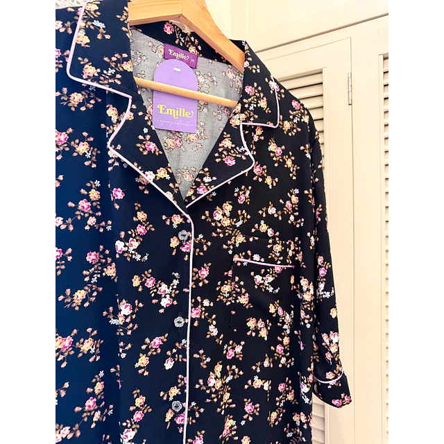 Rositas sobre negro - vestido (rayón)