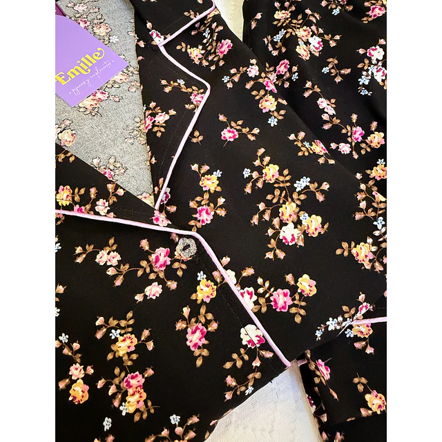 Rositas sobre negro - manga corta y pantalón (rayón)