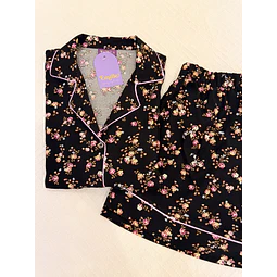 Rositas sobre negro - manga corta y short (rayón)