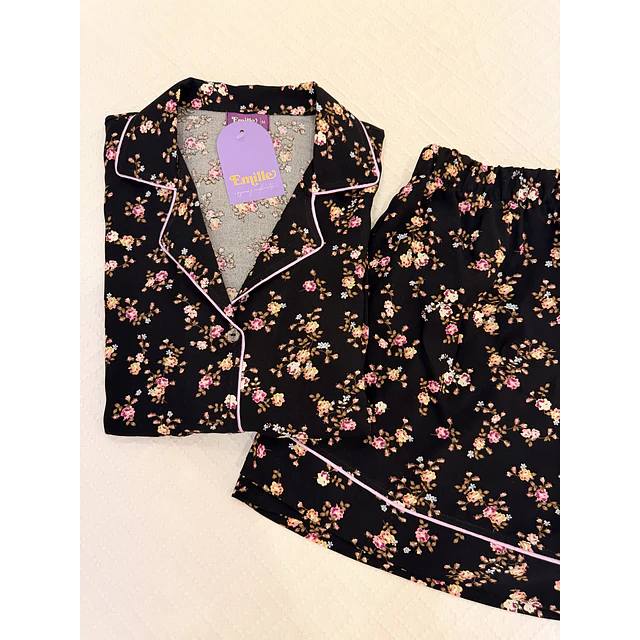 Rositas sobre negro - manga corta y short (rayón)