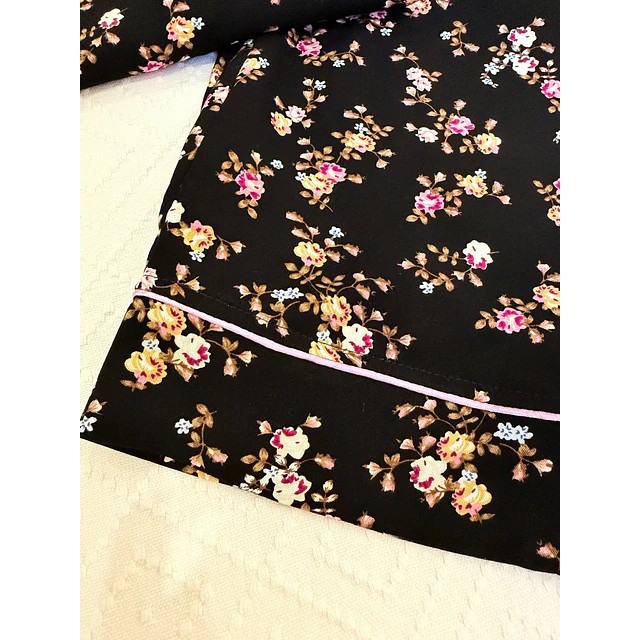 Rositas sobre negro - manga corta y short (rayón)