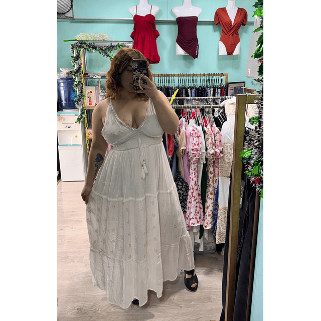 Vestido broderie y brillos 