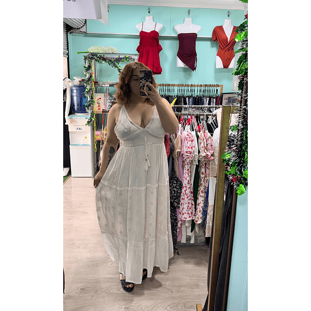 Vestido broderie y brillos 