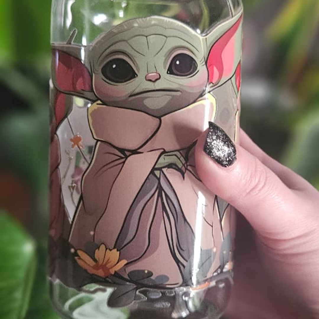 Vaso de Vidrio con Tapa de Bambú y Bombilla – Baby Yoda 530 ml ✨💚🌌 3