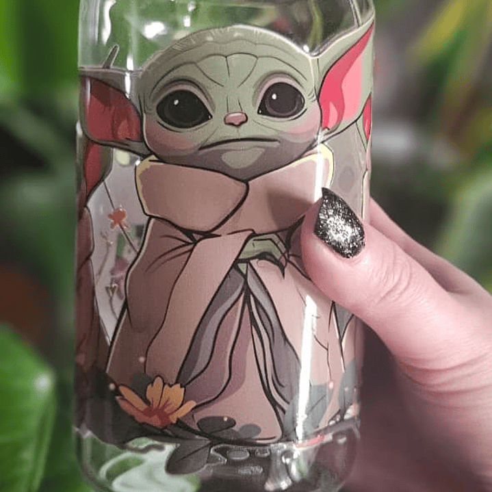 Vaso de Vidrio con Tapa de Bambú y Bombilla – Baby Yoda 530 ml ✨💚🌌 3