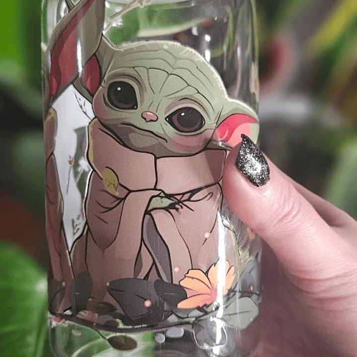Vaso de Vidrio con Tapa de Bambú y Bombilla – Baby Yoda 530 ml ✨💚🌌 1