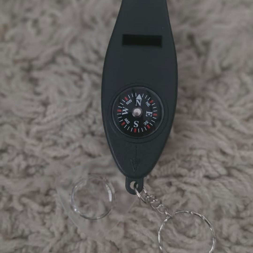 Llavero Multifuncional con Brújula, Silbato, Termómetro y Lupa ✨🧭 1