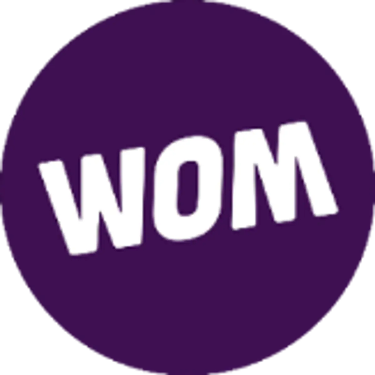 Logotipo de WOM Chile, empresa que utiliza bolsas compostables de Empaque Verde para sus envios.