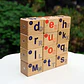 CUBOS MADERAS MAGNÉTICOS MONTESSORI APRENDIZAJE LETRAS ABC NIÑOS - Miniatura 2