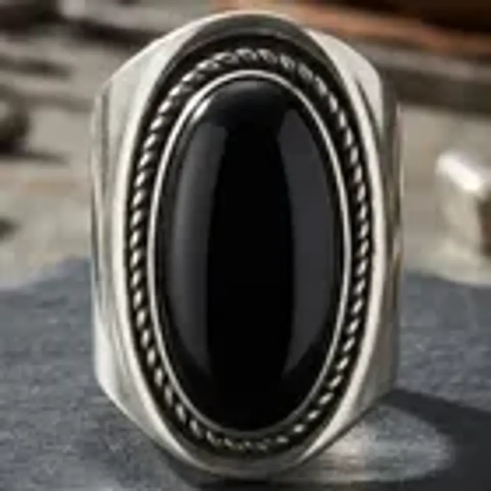 Anillo Plateado Con Piedra Negra Oval Diseño Elegante 1