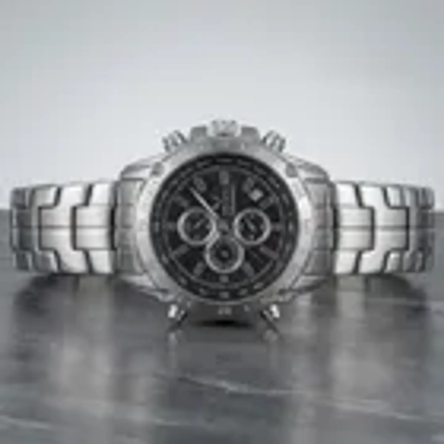 Reloj De Pulsera Plateado Con Esfera Negra 1