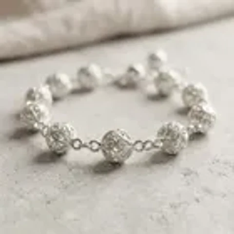 Pulsera Plata Ajustable Con Esferas Caladas Y Filigrana