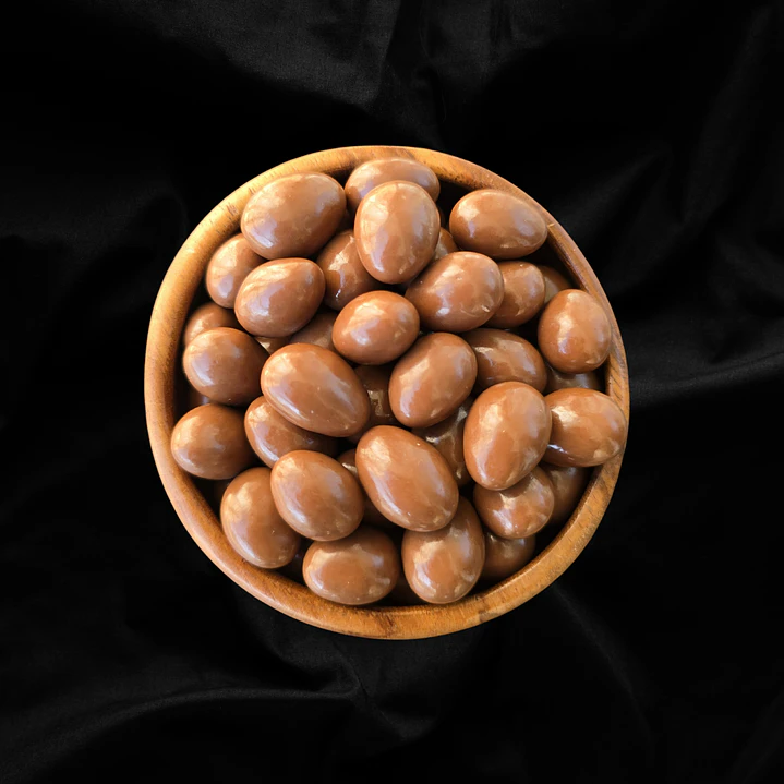 Almendras Bañadas en Chocolate 10 KG 1