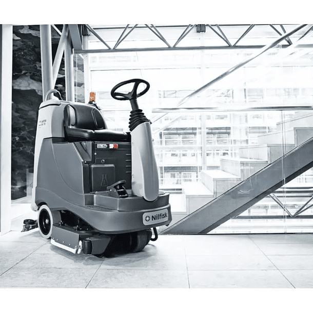 CYBER MONDAY Vacuolavadora Hombre a Bordo Nilfisk BR 855 4