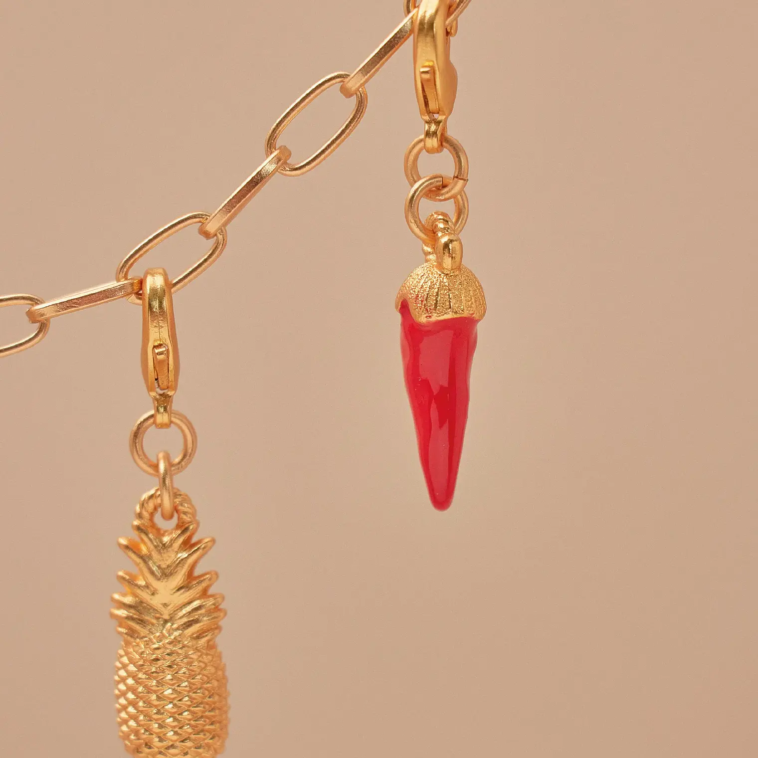 Mini Charms Ají Oro 3