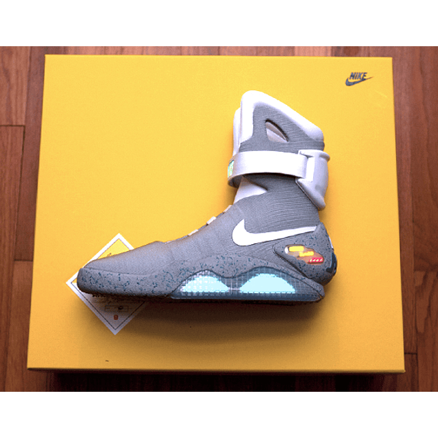 animal A pie aventuras Nike MAG Back To the Future (2011)