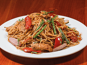 Tallarín Saltado De Pollo