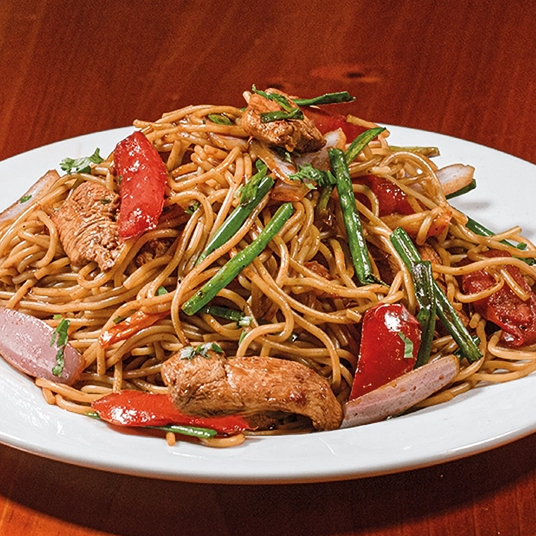 Tallarín Saltado De Pollo 1