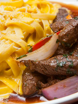 Fettuccine Con Lomo Saltado