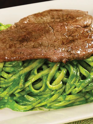 Fettuccine Al Pesto C/ Bistec